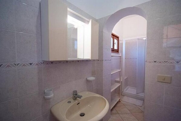 Dusche, Haartrockner, Bidet