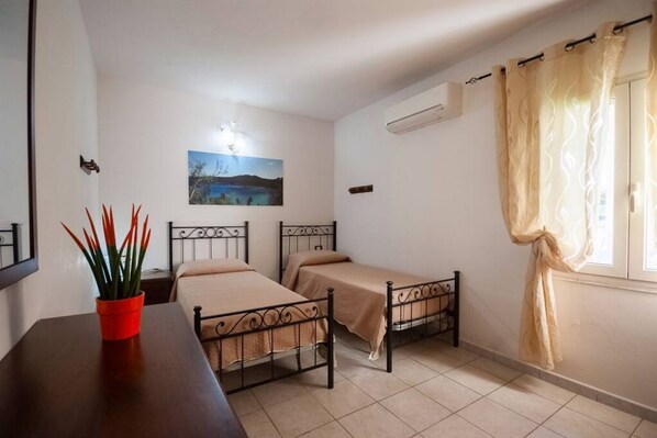 3 bedrooms, travel crib, WiFi