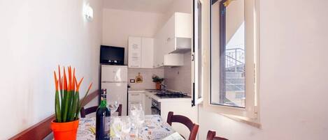 Fridge, oven, stovetop
