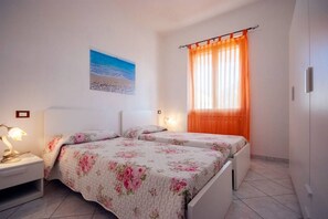 2 bedrooms, travel crib, WiFi