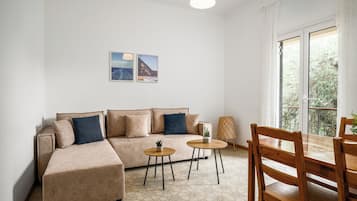 Superior Apartment, 2 Bedrooms, Partial Sea View | Living room