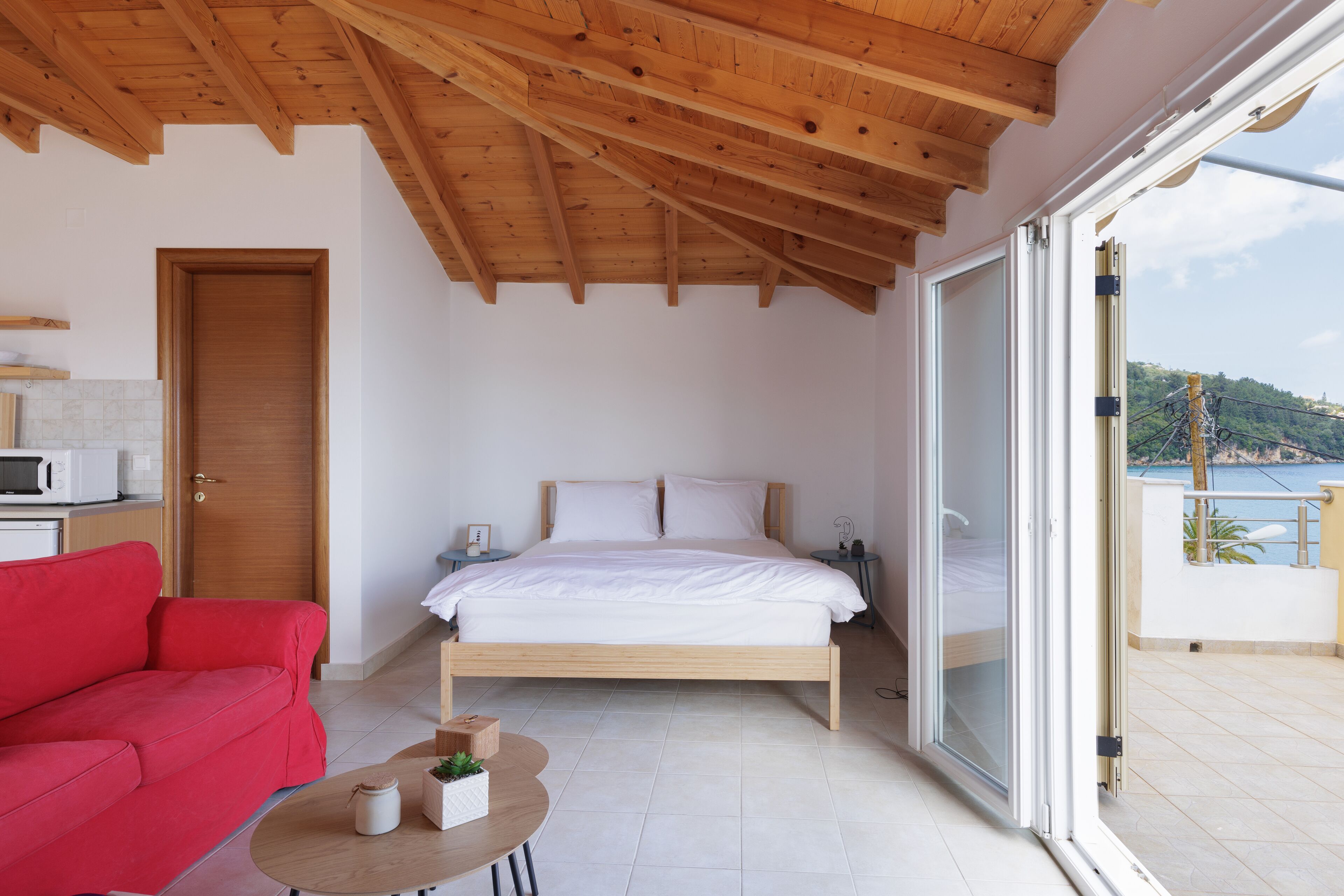 Monolocale, terrazzo, vista mare | Ferro/asse da stiro, Wi-Fi gratuito