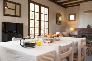 Dining - Amboise and Chenonceau: Chalet with wood fire (Saint-Martin-le-Beau)