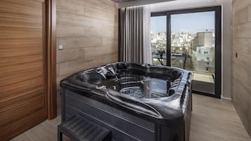 Suite – president | Safe på rommet, skrivebord og skrivebord for bærbar PC