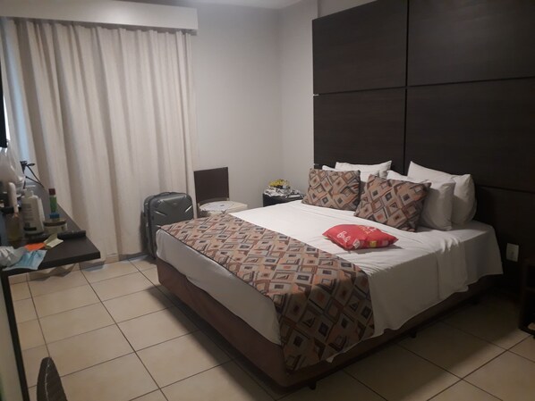 3 bedrooms, in-room safe, free WiFi, bed sheets