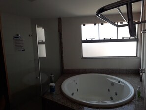 Shower, jetted tub, hair dryer, towels