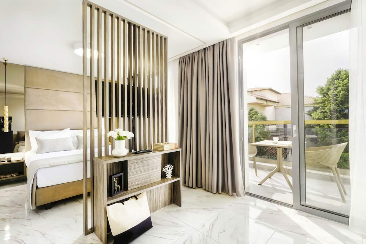 Deluxe Junior Suite | 메모리폼 침대, 객실 내 금고, 다리미/다리미판, 무료 WiFi