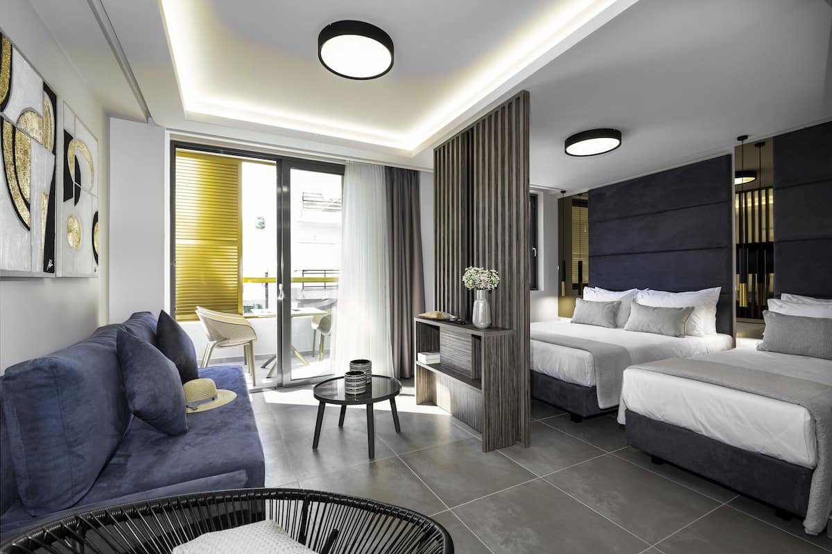 Deluxe Family Suite Open Plan | 메모리폼 침대, 객실 내 금고, 다리미/다리미판, 무료 WiFi