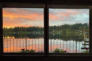 Interior - Enjoy waterfront serenity!  Boating, swimming, fishing, and wildlife watching at your front door (Eatonville)
