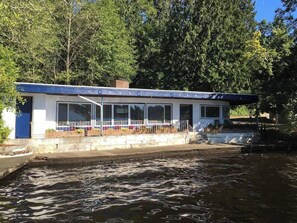 Exterior - Enjoy waterfront serenity!  Boating, swimming, fishing, and wildlife watching at your front door (Eatonville)