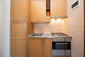 Apartment | Private kitchen | Fridge, oven, coffee/tea maker, electric kettle