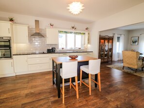Cottage | Interior - Wisteria Cottage (Annagry)