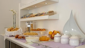 Frokostbuffé hver dag (mot et tillegg)