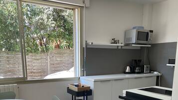 Fridge, microwave, dishwasher, coffee/tea maker