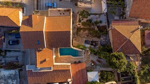 Exterior - 4 bedrooms seafront Villa LAURUS with heated pool accomodate 8 people (SUMARTIN)