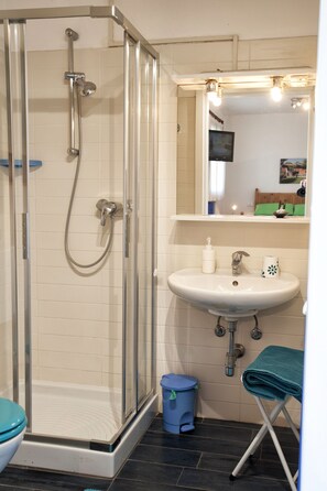 Shower - Fox's Den holiday home (Ispra)