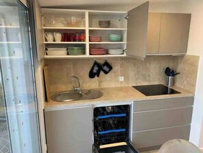 Refrigerador, microondas, horno y lavavajillas 