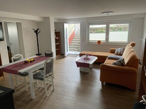 TV, books - Vacation apartment in the countryside (Lebach Landsweiler)