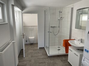 Shower, hair dryer, towels, soap - Vacation apartment in the countryside (Lebach Landsweiler)