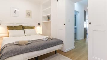 1 slaapkamer, een strijkplank/strijkijzer, internet, beddengoed