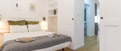 1 dormitorio, tabla de planchar con plancha, Internet y ropa de cama