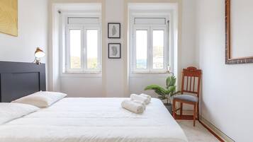 1 slaapkamer, een strijkplank/strijkijzer, internet, beddengoed