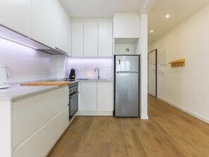 Fridge, microwave, oven, dishwasher - Vita Portucale | Cacilhas River View (Cacilhas)