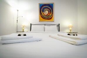 2 bedrooms, iron/ironing board, internet, bed sheets