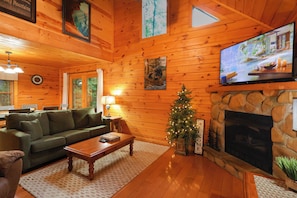 Smart TV, fireplace - Pet friendly, secluded, nice hot tub-an adorable log cabin in a great location! (Sevierville)