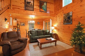 Interior - Pet friendly, secluded, nice hot tub-an adorable log cabin in a great location! (Sevierville)