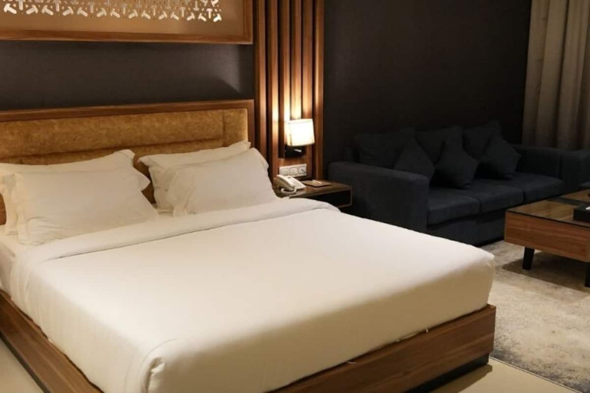 Kamar Deluks | 2 kamar tidur, minibar, brankas, dan tirai kedap cahaya