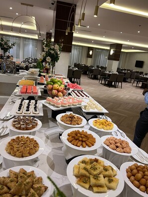 Daily continental breakfast for a fee - The Plaza Hotel and Resort (Salalah)