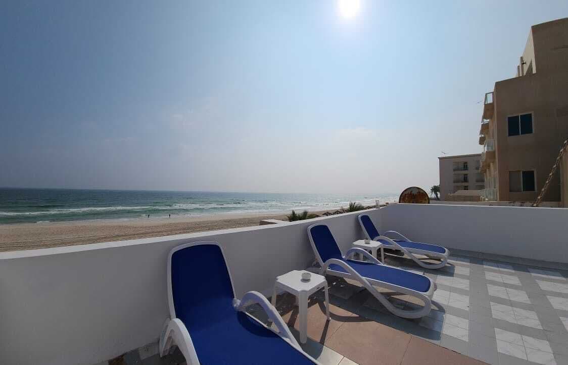 Free beach shuttle, sun-loungers, beach umbrellas, beach towels