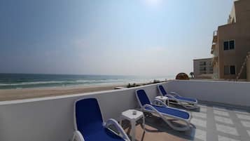 Free beach shuttle, sun-loungers, beach umbrellas, beach towels