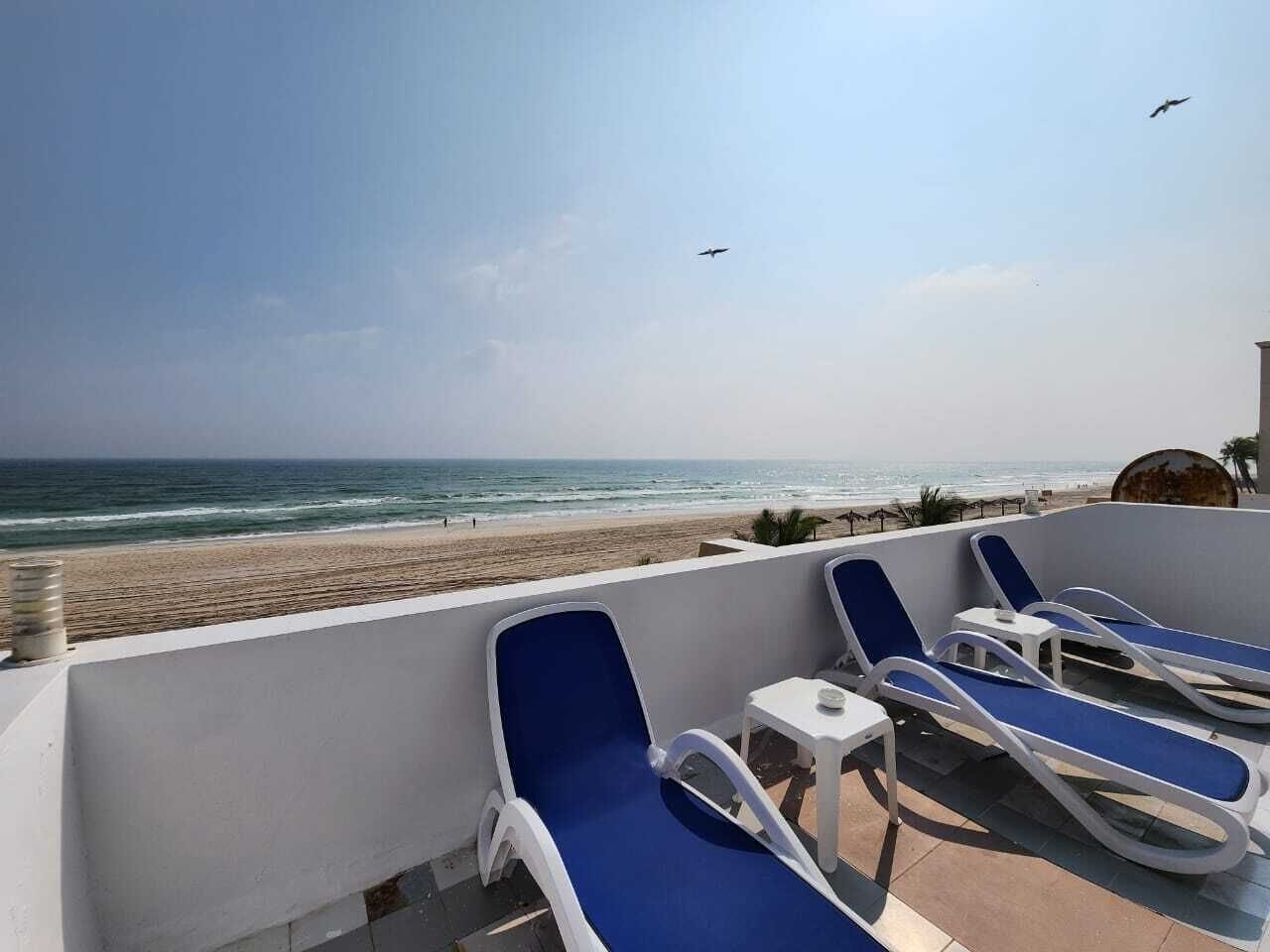 Free beach shuttle, sun-loungers, beach umbrellas, beach towels