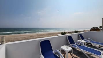 Navette gratuite vers la plage, chaises longues, parasols