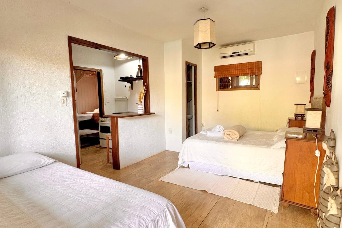 Family Studio Suite | Laptop workspace, blackout drapes, free WiFi, bed sheets