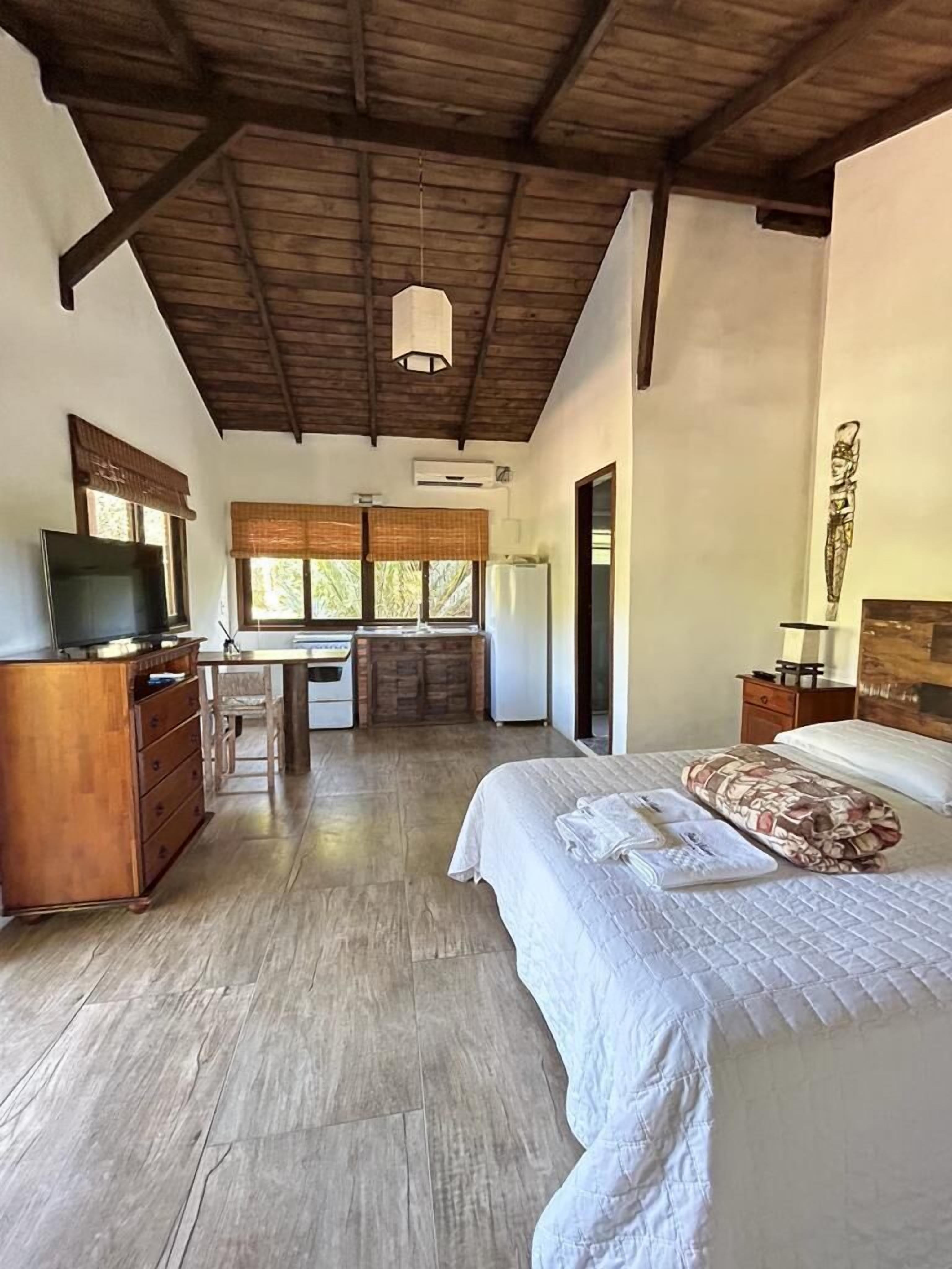 Comfort Studio Suite | Laptop workspace, blackout drapes, free WiFi, bed sheets