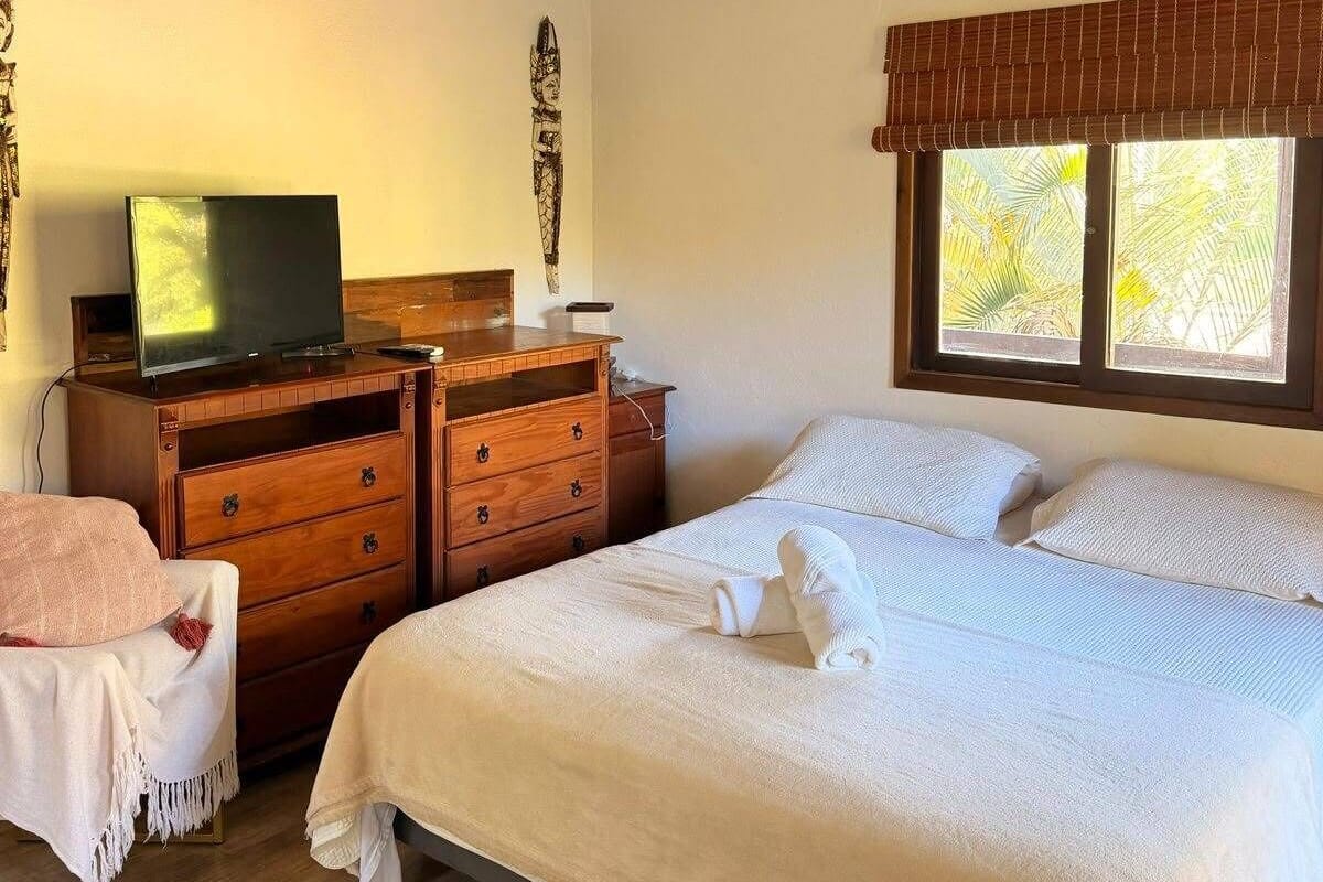 Suite studio Confort | Espace de travail pour ordinateurs portables, rideaux d’obscurcissement