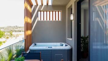 Private spa tub
