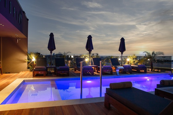 Seasonal outdoor pool, pool umbrellas, sun loungers