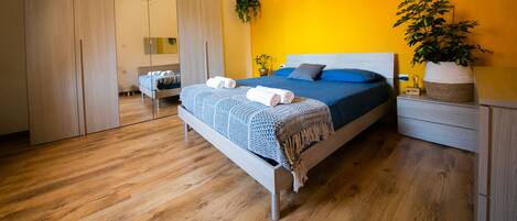 2 عدّة غرف نوم ومكواة/لوح كي وواي فاي وملاءات أسرّة