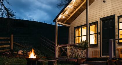 Idyllic wooden cabin 45 minutes away from Edinburgh & Glasgow