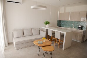 Superior Suite with Pool View / Blue | Living area | 42-inch Smart TV with cable channels, TV - Marble Luxury Suites (Heraklion)