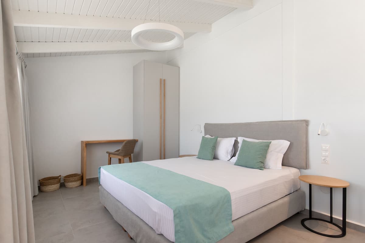 Superior Suite Upper Floor with Sea View / Loft | 책상, 방음 설비, 무료 WiFi, 침대 시트