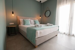Superior Suite with Pool View / Blue | Desk, soundproofing, free WiFi, bed sheets - Marble Luxury Suites (Heraklion)
