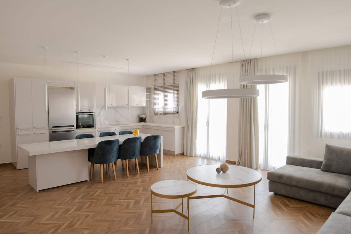 Luxury 2 Bedroom Suite with Pool View / Marin | 객실 내 식사 공간