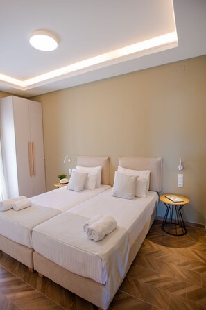 Executive 2 Bedroom Suite with Pool View / Olive | Desk, soundproofing, free WiFi, bed sheets - Marble Luxury Suites (Heraklion)