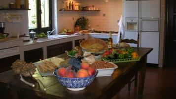 Réfrigérateur, micro-ondes, four, lave-vaisselle