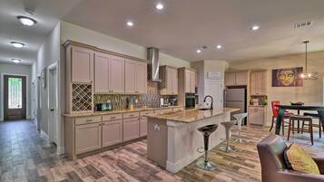 Coffee/tea maker, fridge, microwave, stovetop